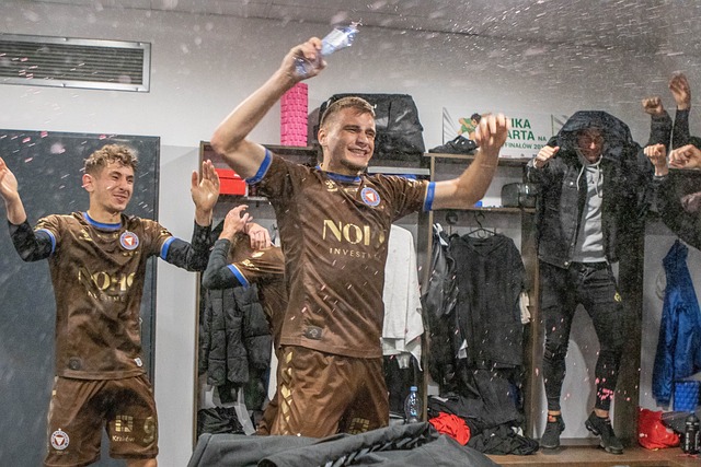 紅牛宣佈由 紅牛宣佈由